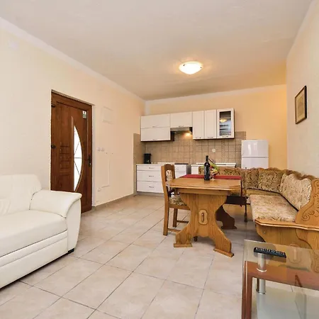 One-bedroom In Apartment *