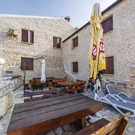 One-bedroom In Apartment Vir